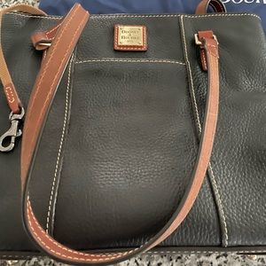 LIKE NEW Dooney and Bourke Bag.